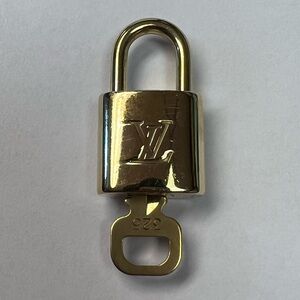 Louis Vuitton‎ lock and key # 325